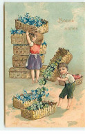 Carte Gaufrée - Nouvel An - Bonne Année - Enfants Mettant Des Myosotis Et Trèfles Dans Des Paniers - Anno Nuovo