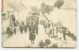 Carte Photo - SISSONNE - Défilé Militaires Dans Une Rue - Sissonne