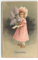 Carte Gaufrée - Félicitations - Fillette Portant Une Lettre Et Un Bouquet De Lilas - Sonstige & Ohne Zuordnung