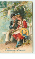 Carte Gaufrée - Souvenir D'Amitié - Jeune Couple Sur Un Banc - Other & Unclassified