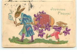 Carte Gaufrée - Joyeuses Pâques - Lièvres Portant Un Oeuf - Pascua