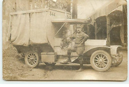 Carte Photo - Automobile - Militaire Près D'un Camion N°344 - Camions & Poids Lourds
