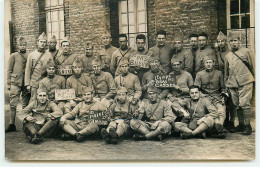 Carte Photo - Guerre 14-18 - Militaires - Les Boit Sans Soif, L'équipe Des Bras Cassés ... - War 1914-18