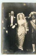 Carte Photo à Identifier - Jeunes Mariés Sortant De L'église - Suzanne Feuillas Et André Thullier 1912 - A Identifier