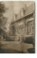 Carte Photo Raoul Bruxelles - Un Homme Et Son Chien Dans Le Jardin D'une Maison - Otros & Sin Clasificación