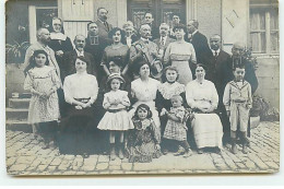 Carte Photo - MARTIGNY-LES-BAINS - Photo De Famille, Des Prêtres Et Une Religieuse - Autres & Non Classés