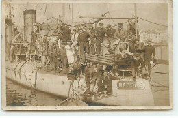 Carte Photo - Bateau De Guerre - La Massue Et Son équipage En 1923 (Villefranche Dur Mer ?) - Guerre