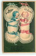 Carte Gaufrée - 1er Avril - Deux Bébés Buvant Leurs Biberons - April Fool's Day