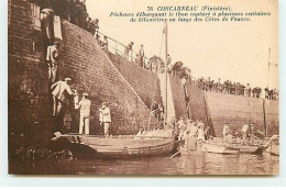 CONCARNEAU - Pêcheurs Débarquant Le Thon Capturé à Plusieurs Centaines De Kilomètres ... - Concarneau