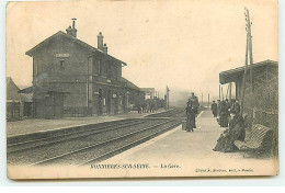 BONNIERES-SUR-SEINE - La Gare - Arrivée D'un Train - Bonnieres Sur Seine