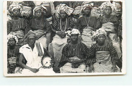 Nigéria - Femmes Autour D'un Homme Avec Un Tambour - Nigeria