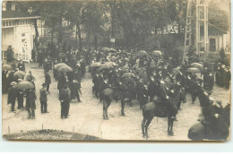 Carte Photo - LYON Exposition - Hommes Et Cavaliers - Lyon 1