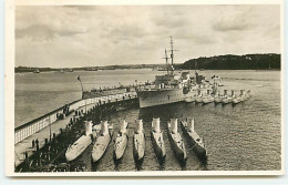 Bateaux De Guerre - U-Flotille Mit U-Bootsmutterschiff - Oorlog