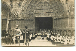 Carte Photo - POITIERS - Prêtres, évêques Sur Le Parvis De La Cathédrale Saint-Pierre - Fête Jeanne D'Arc? - Poitiers