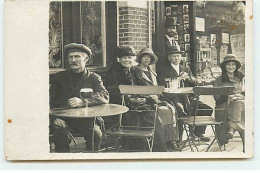 Carte Photo - Café - Hommes Et Femmes Assis à Une Terrasse De Café (probablement En Belgique) - Cafés