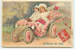 Carte Gaufrée - Souhaits De Fête - Couple Dans Une Voiture Fleurie - Otros & Sin Clasificación