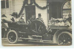 Carte Photo - Couple Célèbre Allemand Défilant Dans Une Voiture - Da Identificare