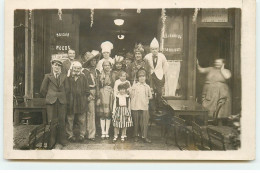 Carte Photo - Enfants Déguisés Devant La Maison Moene - Ristoranti