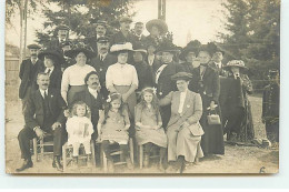 Carte Photo à Localiser - Groupe De Personnes Dans Un Jardin - Photo Bellegarde Paris - Da Identificare