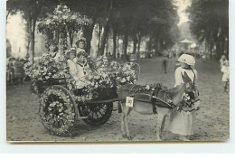 Carte Photo - Enfants Dans Une Charette Fleurie Tirée Par Un âne - Fête Des Fleurs, Jersey ? - A Identificar