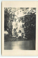 Carte Photo - MARTINIQUE - Une Famille Devant Une Maison Dans Un Jardin - Otros & Sin Clasificación