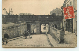 POISSY - La Rue De Paris Et Le Pont Du Chemin De Fer - Poissy