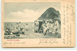Kirghizistan - Famille Kirghise Près D'une Yourte - Kirghizistan