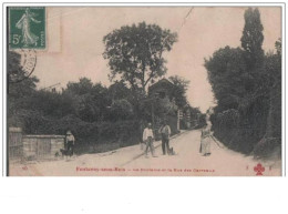 FONTENAY-SOUS-BOIS -La Fontaine Et La Rue Des Carreaux - Fontenay Sous Bois