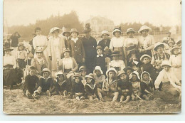 Carte Photo à Localiser - Groupe Sur Une Plage - Da Identificare