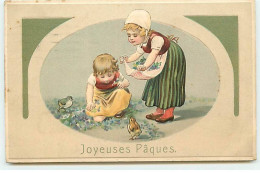 Carte Gaufrée - Pâques - Joyeuses Pâques - Fillettes Ramassant Des Myosotis - Pâques