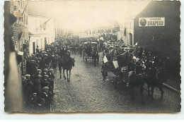 Carte Photo à Localiser - Belgique ? -  Défilé Dans Une Rue - Vereenigen Wu Uns - Margarine Drapeau - Sonstige & Ohne Zuordnung