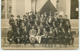 Carte Photo - Groupe De Conscrits En Costume - Andere & Zonder Classificatie