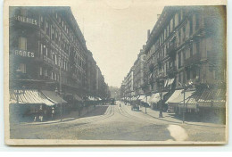 Carte Photo à Localiser - PARIS ??? - Rue Commerçante, Tramway, Magasin De Soieries Et Robes - Da Identificare