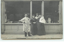 Carte Photo à Localiser - Antiquaire, Marchand D'Art Devant Sa Boutique - Negozi