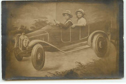 Automobile - Couple D'enfants Dans Une Voiture - Carte-Photo Montage - Passenger Cars