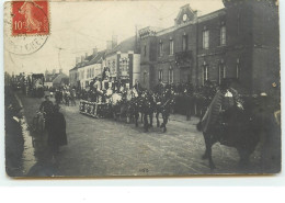 LAMOTTE-BEUVRON - Carte Chars Décorés Devant La Mairie En 1907 - Lamotte Beuvron