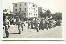 Guerre 1939-45 - RPPC - Défilé De Soldats Américains En Afrique Du Nord Devant La Compagnie Algérienne - Guerra 1939-45