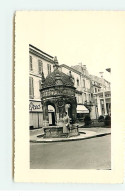 SAINT-JEAN-D'ANGELY - Fontaine Du Pilori - Photo, Format 8,5 X 13 Cm - Saint-Jean-d'Angely