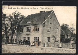 AK Gispersleben K., Gasthaus Zur Sonne, Strassenansicht Mit Herrengruppe  - Autres & Non Classés