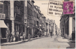 CPA:  VERNON: Rue Très Animée , Magasins De Journaux, Cordonnerie ,Coiffeur, Vélos  , - Vernon