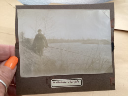 Photo Snapshot 1900 BOURDON-LANCY Le Vétérinaire à La Pêche Avec Sa Canne à Pêche En Train De Pêcher - Anonieme Personen