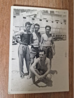 19492.  Fotografa D'epoca Uomini Costume Mare Muscoli Taverna Igea Toto 1951 Italia - 10x7 - Anonyme Personen