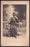 Carte-photo " Jeune Femme Coiffée D'un Chapeau " - Fotografie