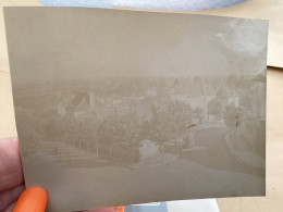 Photo Snapshot 1900 BOURDON-LANCY Vue De La Place Des Capucines, Maison, Route - Personas Anónimos