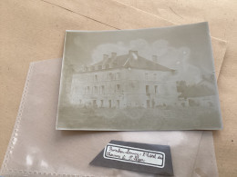 Photo Snapshot 1900 BOURDON-LANCY L’hôtel Des Ternes à Saint-Léger Homme, Devant Avec échelle - Personnes Anonymes