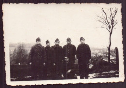 Photo ( 8.5 X 6 Cm ) " Groupe De Soldats " Millery,1940 - Guerra, Militari