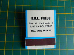 LA BOUVERIE: POCHETTE D'ALUMETTES DE BBL PNEUS RUE M.HANIQUELLES 5 LA BOUVERIE PUB KLEBER - Cajas De Cerillas (fósforos)