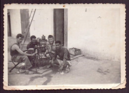 Photo ( 8.5 X 6 Cm ) " Les Transmissions " Tunisie ( Déchirure ) - Guerre, Militaire