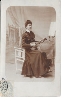 Carte Photo  1906 - Femme Jouant De La Mandoline - Frauen