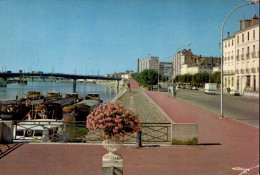 CHALON-SUR-SAONE  ( SAONE ET LOIRE )  QUAI DE LA SAONE  ( PETIT PLI EN BAS , A DROITE ) - Chalon Sur Saone